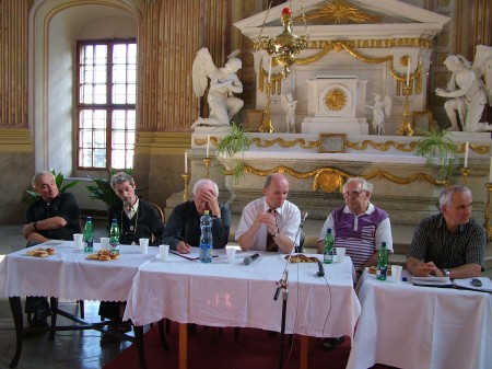 Panelová beseda o skryté církvi na Gorazdových dnech 2005.   Foto: M. Hrodek